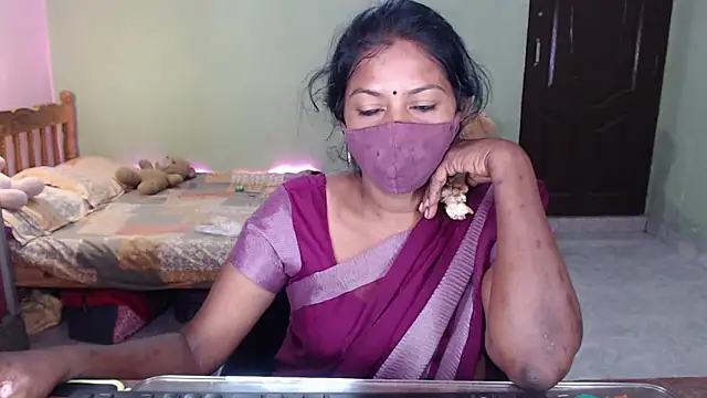 Snapshot of Novapol chatting on 04.19.26 Novapol online show from 04.19.26