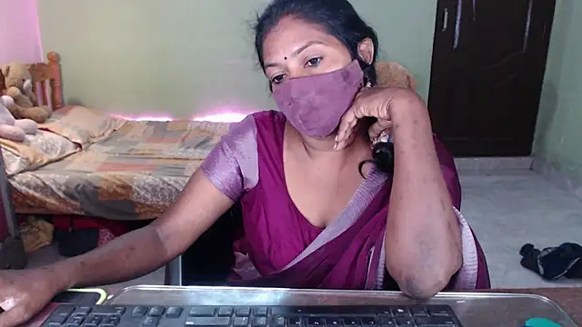 Snapshot of Novapol chatting on 04.19.26 Novapol online show from 04.19.26