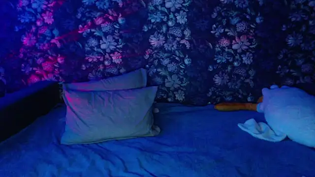 ViollinaLove online show from 11.18.25