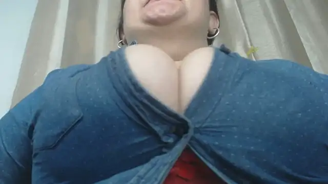 Snapshot of valeyperver chatting on 03.16.25 valeyperver online show from 03.16.25