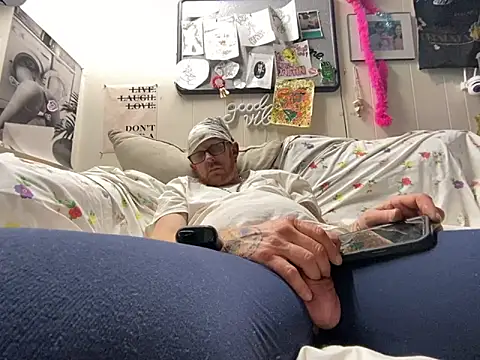 Snapshot of CLoSpunkmeyer69 chatting on 10.25.25 CLoSpunkmeyer69 online show from 10.25.25