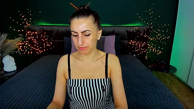 Rebecca Diamond online show from 11.24.25