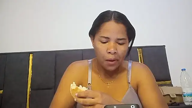 Snapshot of aleixane chatting on 12.19.25 aleixane online show from 12.19.25