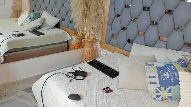 elena mature online show from 03.29.26