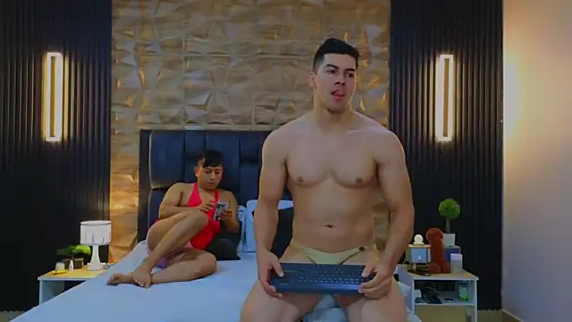 Snapshot of FelipeAndMarcello3 chatting on 03.05.25 FelipeAndMarcello3 online show from 03.05.25