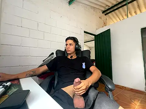 Max TheHorseDick online show from 09.10.25