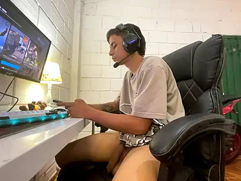 Max TheHorseDick online show from 09.12.25