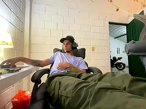 Max TheHorseDick online show from 11.02.25