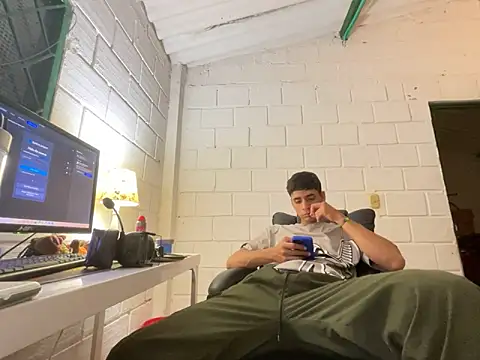 Max TheHorseDick online show from 11.04.25