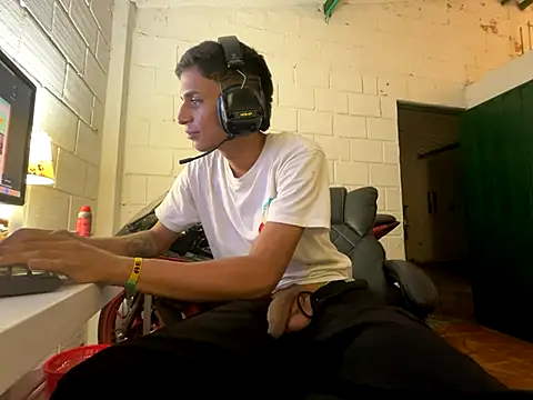 Max TheHorseDick online show from 11.11.25