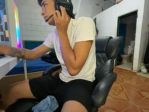 Max TheHorseDick online show from 04.17.26