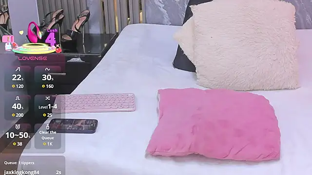 Snapshot of Nyakimgold chatting on 03.18.25 Nyakimgold online show from 03.18.25