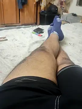 Snapshot of LargishSexiness chatting on 12.21.25 LargishSexiness online show from 12.21.25