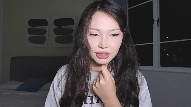 Snapshot of TammiLou chatting on 11.13.25 TammiLou online show from 11.13.25