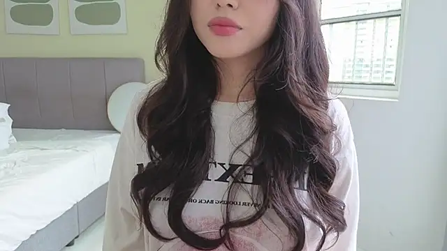 Snapshot of TammiLou chatting on 11.23.25 TammiLou online show from 11.23.25