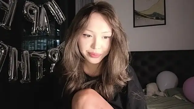 Snapshot of TammiLou chatting on 12.16.25 TammiLou online show from 12.16.25