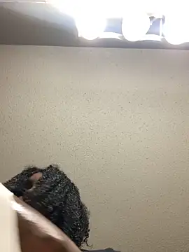 Foreignthababyy online show from 11.18.25