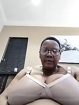 Snapshot of SEXYBOOBSNASS chatting on 09.22.25 SEXYBOOBSNASS online show from 09.22.25