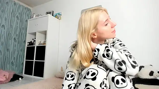 KenzieDawton online show from 10.10.25