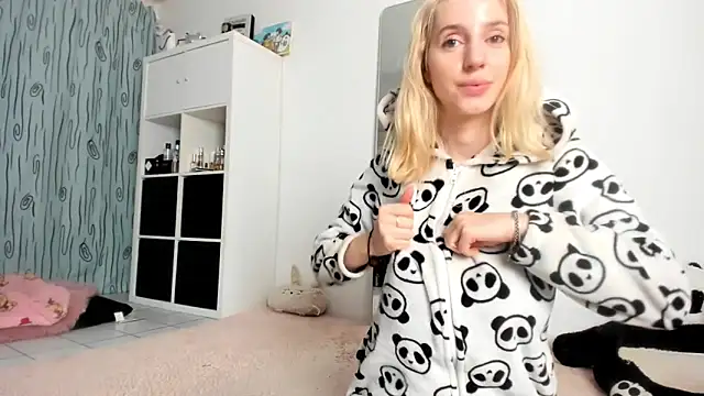 KenzieDawton online show from 10.11.25