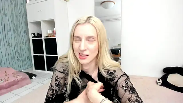Snapshot of KenzieDawton chatting on 07.25.26 KenzieDawton online show from 07.25.26
