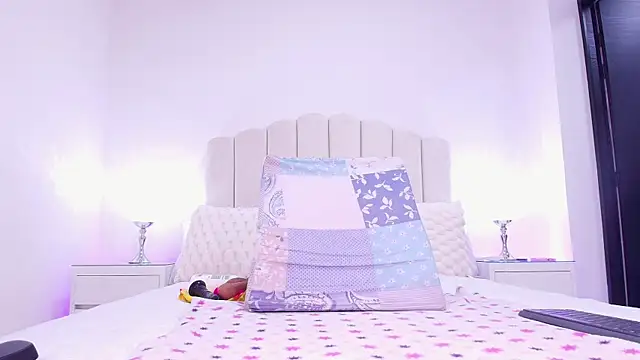 raven lilith  online show from 10.31.25