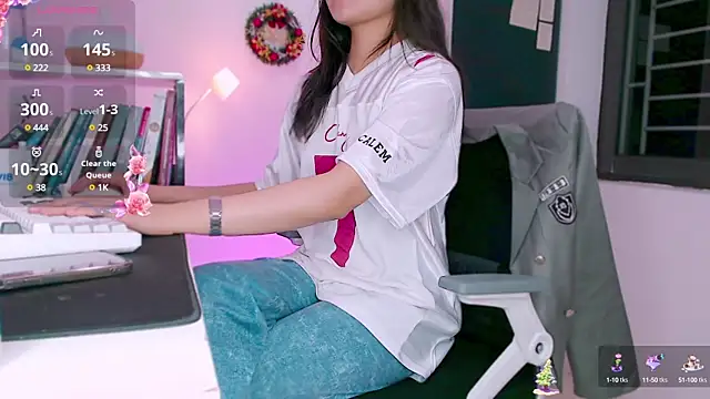 Snapshot of Shyn__ chatting on 12.31.24 Shyn online show from 12.31.24
