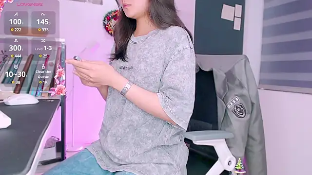 Snapshot of Shyn__ chatting on 12.31.24 Shyn online show from 12.31.24