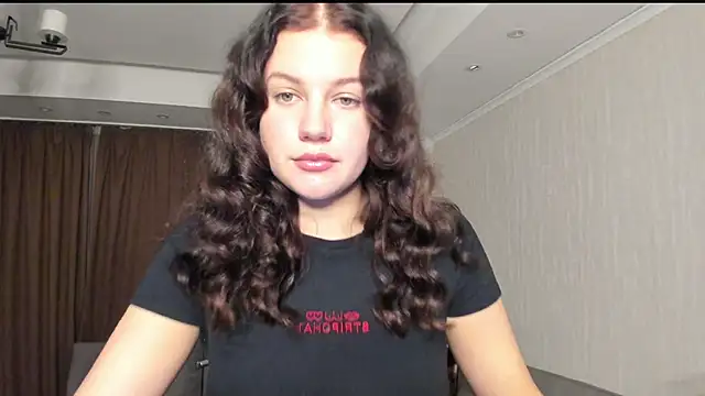 Snapshot of likaxxx chatting on 12.05.24 likaxxx online show from 12.05.24