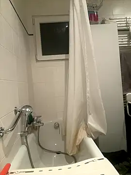 Snapshot of shehandme chatting on 10.05.25 shehandme online show from 10.05.25