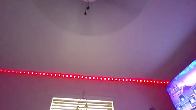 SkittlesNTreats online show from 12.04.25