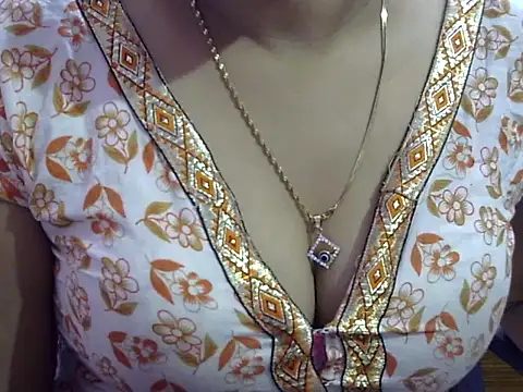 Snapshot of Your_wild_Dia chatting on 11.06.25 Your wild Dia online show from 11.06.25