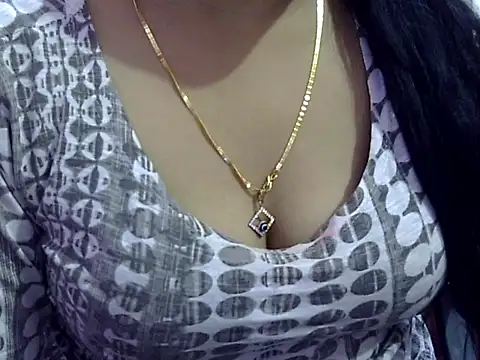 Snapshot of Your_wild_Dia chatting on 11.10.25 Your wild Dia online show from 11.10.25