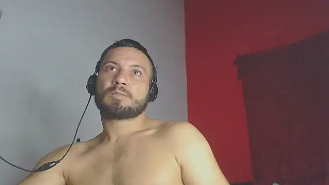 Snapshot of body_x29 chatting on 12.24.24 body x29 online show from 12.24.24