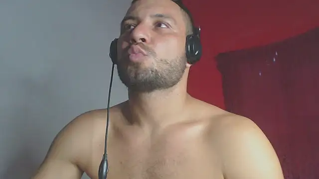 Snapshot of body_x29 chatting on 12.28.24 body x29 online show from 12.28.24