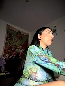 kiaraglam2 online show from 11.28.25