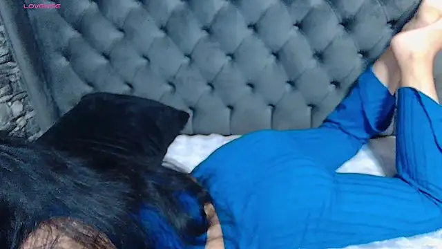  Mari     online show from 11.25.25