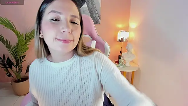 Snapshot of HannaMiller_1 chatting on 12.15.25 HannaMiller 1 online show from 12.15.25