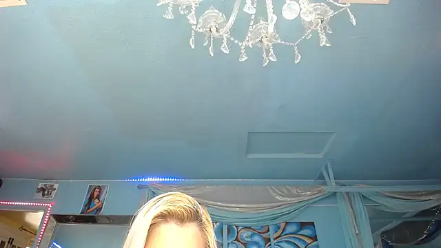 Snapshot of ADRIANNA_FOX chatting on 02.04.25 ADRIANNA FOX online show from 02.04.25