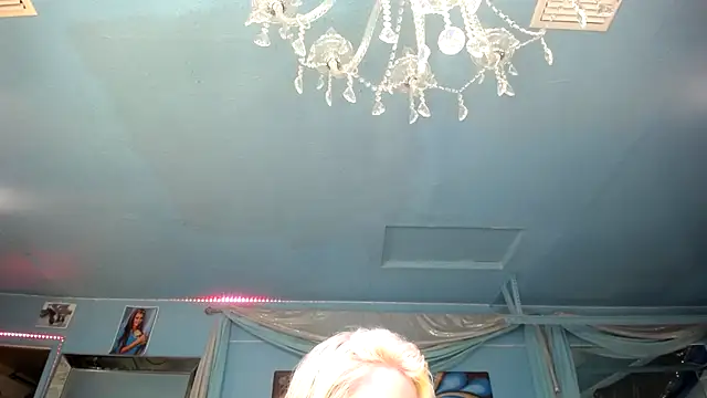 Snapshot of ADRIANNA_FOX chatting on 02.15.25 ADRIANNA FOX online show from 02.15.25