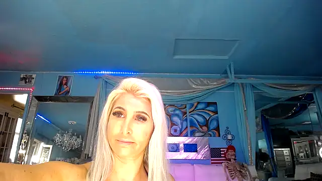 Snapshot of ADRIANNA_FOX chatting on 02.17.25 ADRIANNA FOX online show from 02.17.25