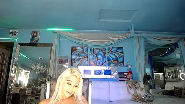 Snapshot of ADRIANNA_FOX chatting on 02.18.25 ADRIANNA FOX online show from 02.18.25