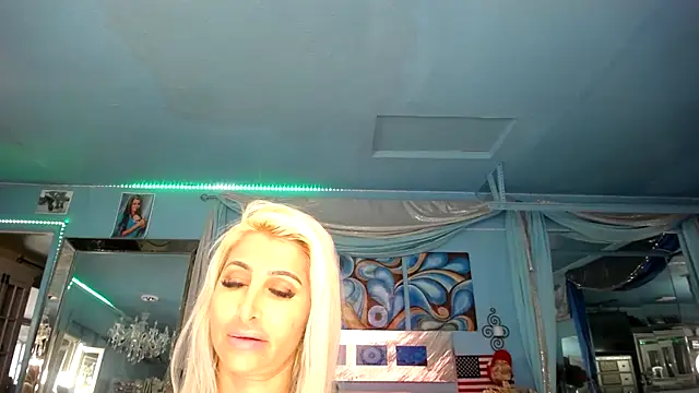 Snapshot of ADRIANNA_FOX chatting on 02.19.25 ADRIANNA FOX online show from 02.19.25