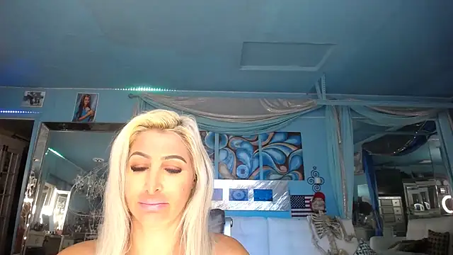 Snapshot of ADRIANNA_FOX chatting on 03.01.25 ADRIANNA FOX online show from 03.01.25