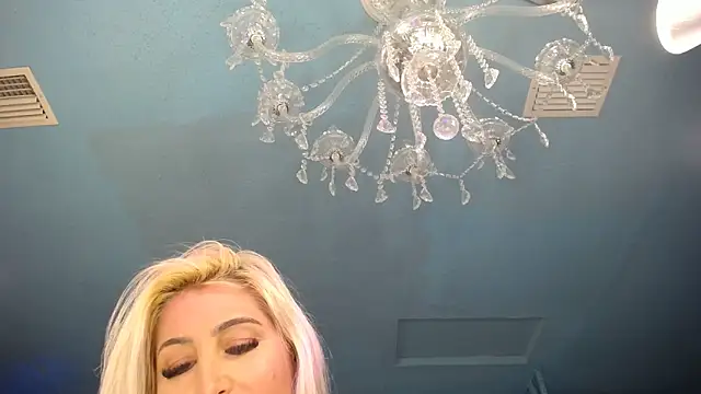 Snapshot of ADRIANNA_FOX chatting on 03.03.25 ADRIANNA FOX online show from 03.03.25