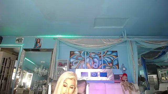 Snapshot of ADRIANNA_FOX chatting on 03.04.25 ADRIANNA FOX online show from 03.04.25