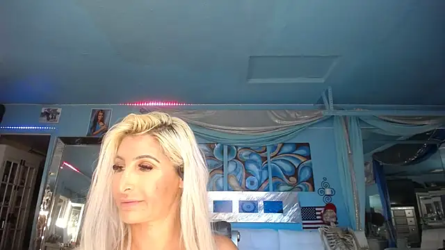 Snapshot of ADRIANNA_FOX chatting on 03.09.25 ADRIANNA FOX online show from 03.09.25