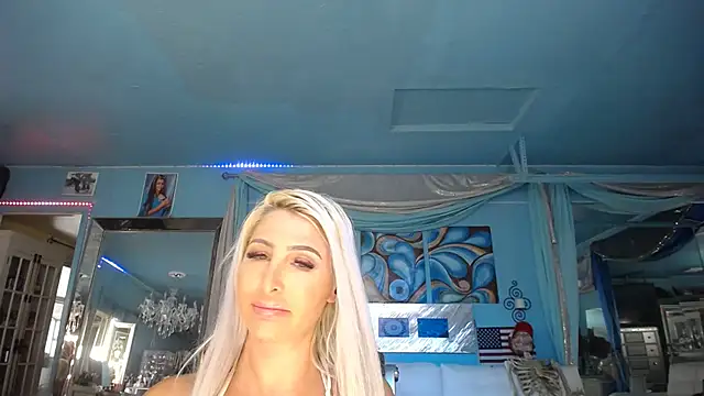 Snapshot of ADRIANNA_FOX chatting on 03.09.25 ADRIANNA FOX online show from 03.09.25
