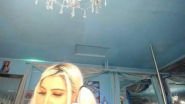 ADRIANNA FOX online show from 11.03.25