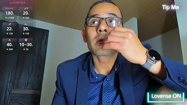 Snapshot of jhonyalzate2 chatting on 10.23.25 jhonyalzate2 online show from 10.23.25